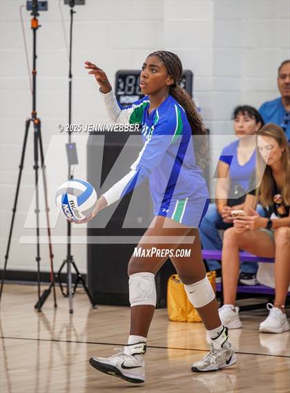 Thumbnail 3 in Mira Costa vs. Xavier College Prep (Durango Fall Classic) photogallery.