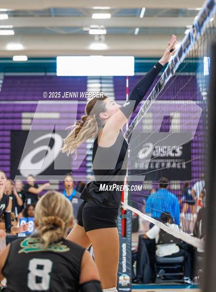 Thumbnail 2 in Mira Costa vs. Xavier College Prep (Durango Fall Classic) photogallery.