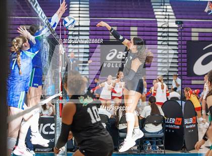 Thumbnail 3 in Mira Costa vs. Xavier College Prep (Durango Fall Classic) photogallery.