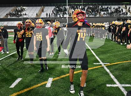 Thumbnail 1 in De La Salle vs. Mission Viejo (CIF State D1AA Final) photogallery.