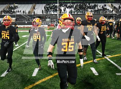 Thumbnail 2 in De La Salle vs. Mission Viejo (CIF State D1AA Final) photogallery.