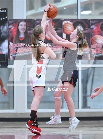 Thumbnail 1 in Lindbergh @ Sammamish photogallery.