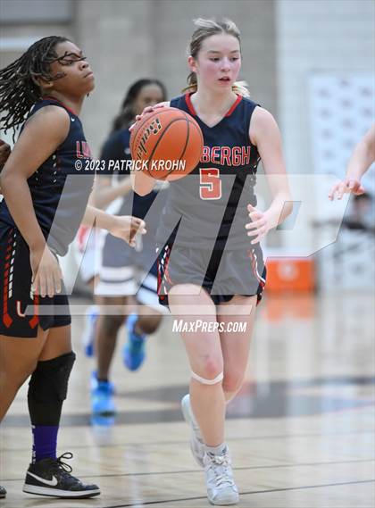 Thumbnail 1 in Lindbergh @ Sammamish photogallery.