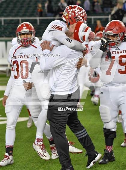 Thumbnail 1 in Sweetwater vs. Gilmer (UIL 4A Semifinal) photogallery.