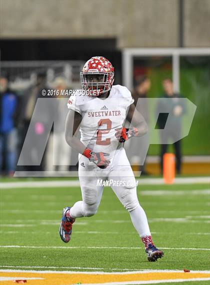 Thumbnail 3 in Sweetwater vs. Gilmer (UIL 4A Semifinal) photogallery.
