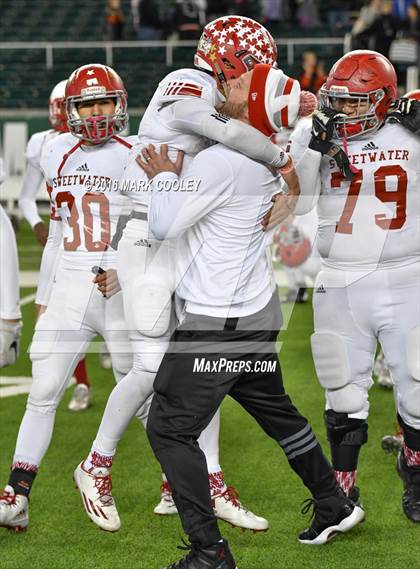 Thumbnail 3 in Sweetwater vs. Gilmer (UIL 4A Semifinal) photogallery.