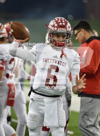 Thumbnail 3 in Sweetwater vs. Gilmer (UIL 4A Semifinal) photogallery.