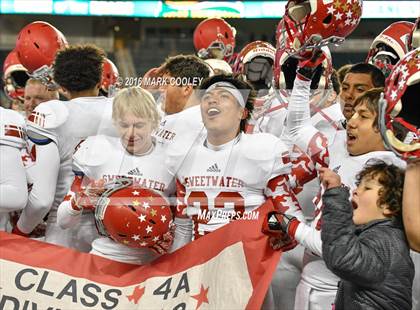 Thumbnail 2 in Sweetwater vs. Gilmer (UIL 4A Semifinal) photogallery.