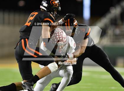 Thumbnail 2 in Sweetwater vs. Gilmer (UIL 4A Semifinal) photogallery.