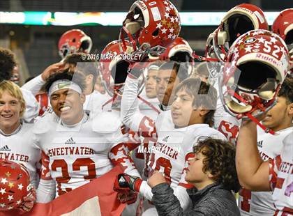 Thumbnail 3 in Sweetwater vs. Gilmer (UIL 4A Semifinal) photogallery.
