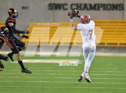 Thumbnail 3 in Sweetwater vs. Gilmer (UIL 4A Semifinal) photogallery.