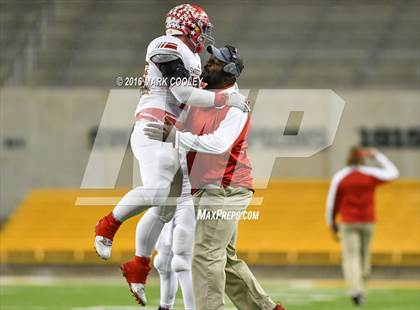 Thumbnail 3 in Sweetwater vs. Gilmer (UIL 4A Semifinal) photogallery.