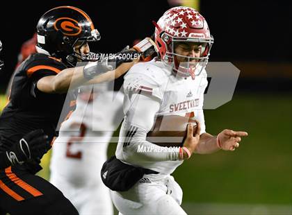 Thumbnail 2 in Sweetwater vs. Gilmer (UIL 4A Semifinal) photogallery.