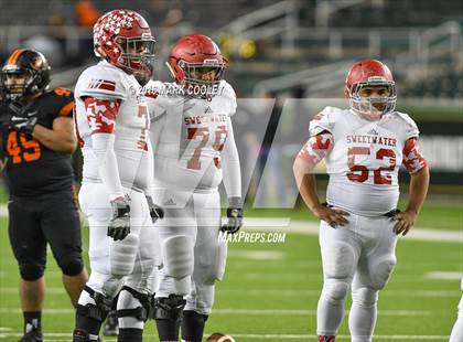 Thumbnail 3 in Sweetwater vs. Gilmer (UIL 4A Semifinal) photogallery.