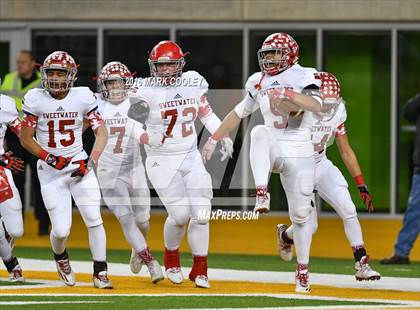 Thumbnail 3 in Sweetwater vs. Gilmer (UIL 4A Semifinal) photogallery.