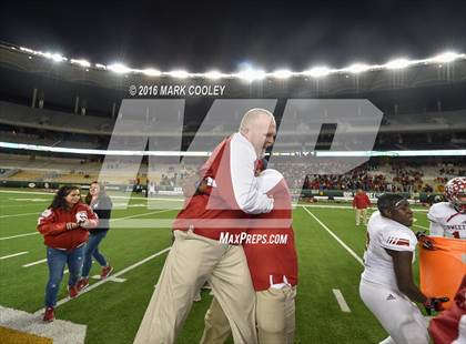 Thumbnail 3 in Sweetwater vs. Gilmer (UIL 4A Semifinal) photogallery.