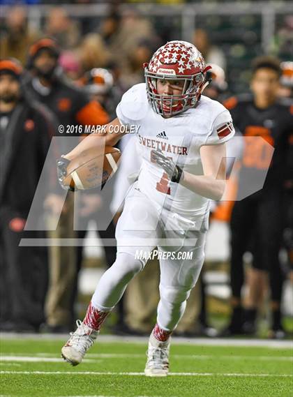 Thumbnail 3 in Sweetwater vs. Gilmer (UIL 4A Semifinal) photogallery.