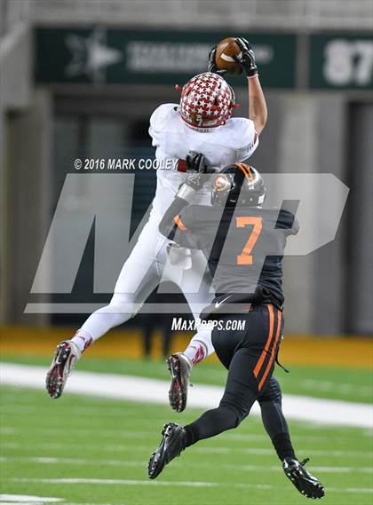 Thumbnail 3 in Sweetwater vs. Gilmer (UIL 4A Semifinal) photogallery.