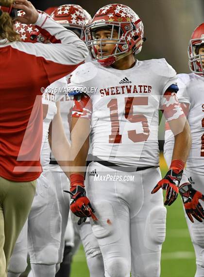 Thumbnail 3 in Sweetwater vs. Gilmer (UIL 4A Semifinal) photogallery.