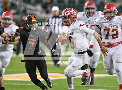 Thumbnail 3 in Sweetwater vs. Gilmer (UIL 4A Semifinal) photogallery.