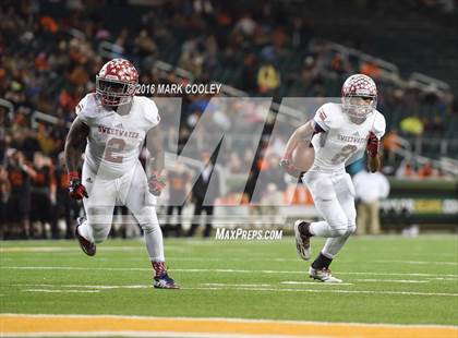 Thumbnail 3 in Sweetwater vs. Gilmer (UIL 4A Semifinal) photogallery.