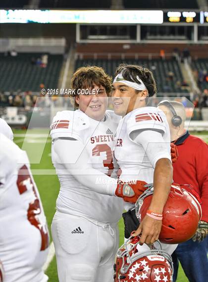 Thumbnail 3 in Sweetwater vs. Gilmer (UIL 4A Semifinal) photogallery.