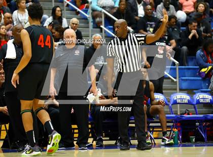 Thumbnail 3 in Westchester vs. Fairfax (CIF LAC Open Finals) photogallery.