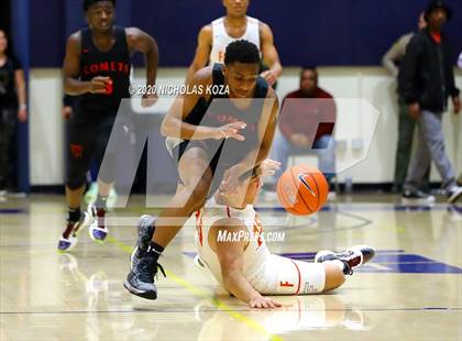 Thumbnail 3 in Westchester vs. Fairfax (CIF LAC Open Finals) photogallery.