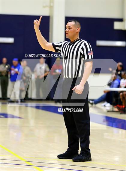 Thumbnail 1 in Westchester vs. Fairfax (CIF LAC Open Finals) photogallery.