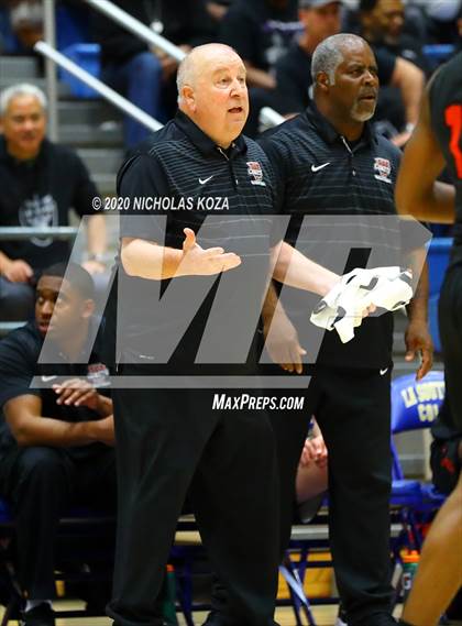 Thumbnail 3 in Westchester vs. Fairfax (CIF LAC Open Finals) photogallery.