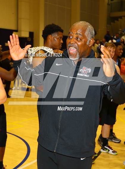 Thumbnail 2 in Westchester vs. Fairfax (CIF LAC Open Finals) photogallery.