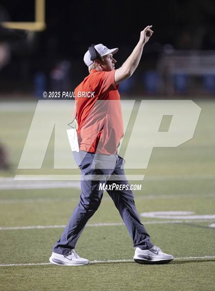 Thumbnail 3 in Westlake vs Vandegrift (UIL 6A D2 Football Bi-District) photogallery.