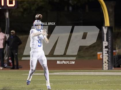Thumbnail 2 in Westlake vs Vandegrift (UIL 6A D2 Football Bi-District) photogallery.