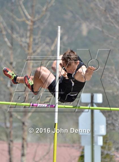 Thumbnail 2 in Taos Tiger Relays photogallery.