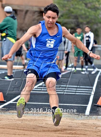 Thumbnail 2 in Taos Tiger Relays photogallery.