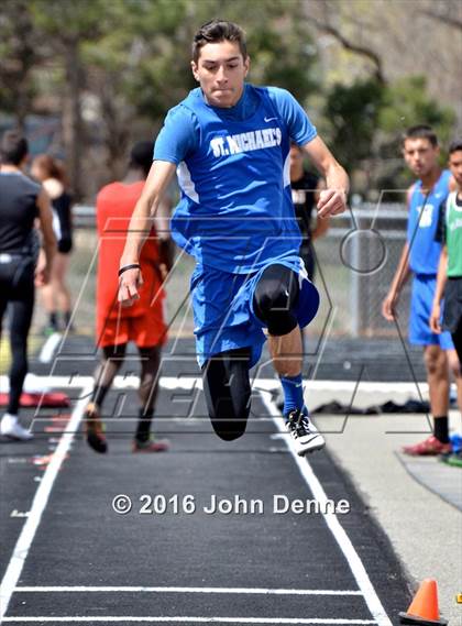 Thumbnail 3 in Taos Tiger Relays photogallery.
