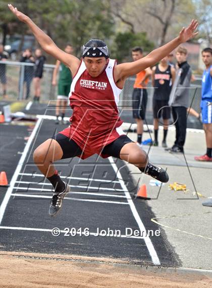 Thumbnail 3 in Taos Tiger Relays photogallery.