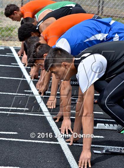Thumbnail 2 in Taos Tiger Relays photogallery.
