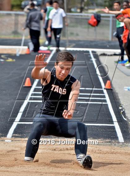 Thumbnail 3 in Taos Tiger Relays photogallery.