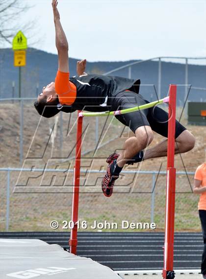 Thumbnail 1 in Taos Tiger Relays photogallery.