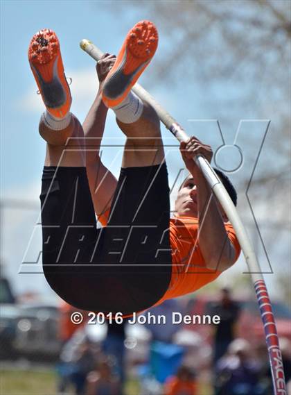 Thumbnail 1 in Taos Tiger Relays photogallery.