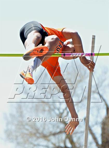 Thumbnail 2 in Taos Tiger Relays photogallery.