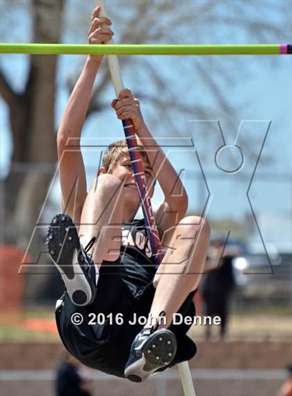 Thumbnail 1 in Taos Tiger Relays photogallery.