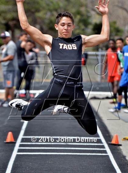 Thumbnail 1 in Taos Tiger Relays photogallery.