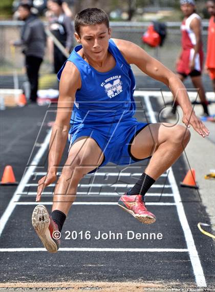Thumbnail 1 in Taos Tiger Relays photogallery.