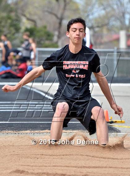 Thumbnail 3 in Taos Tiger Relays photogallery.