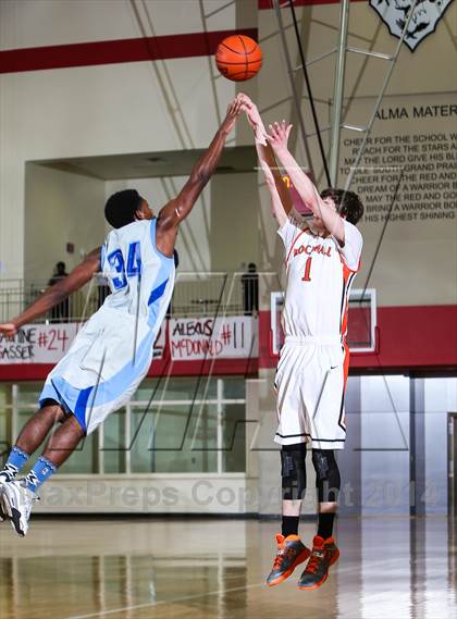Thumbnail 2 in Rockwall vs. Wilmer-Hutchins (Metroplex Challenge) photogallery.