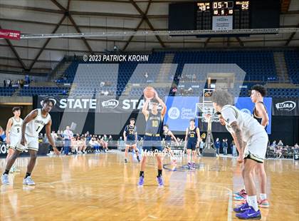 Thumbnail 1 in Bellevue vs. Timberline (WIAA Round of 12) photogallery.
