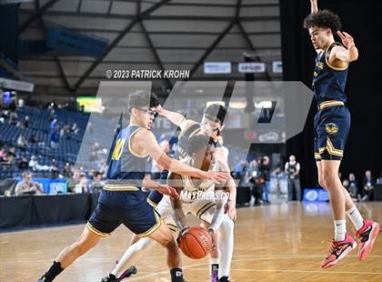 Thumbnail 1 in Bellevue vs. Timberline (WIAA Round of 12) photogallery.