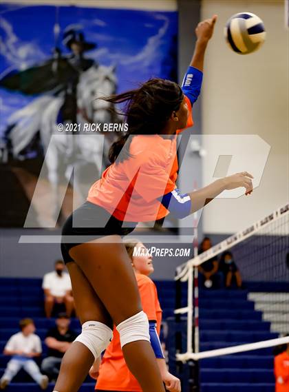 Thumbnail 3 in Grand Oaks @ College Park photogallery.